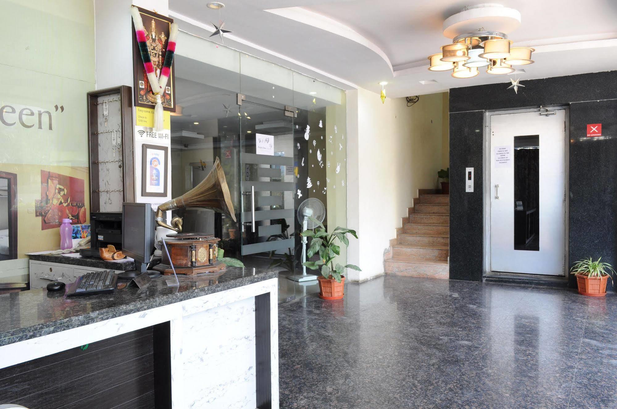 Oyo 17375 My Place Kondapur Hicc حيدر أباد المظهر الخارجي الصورة