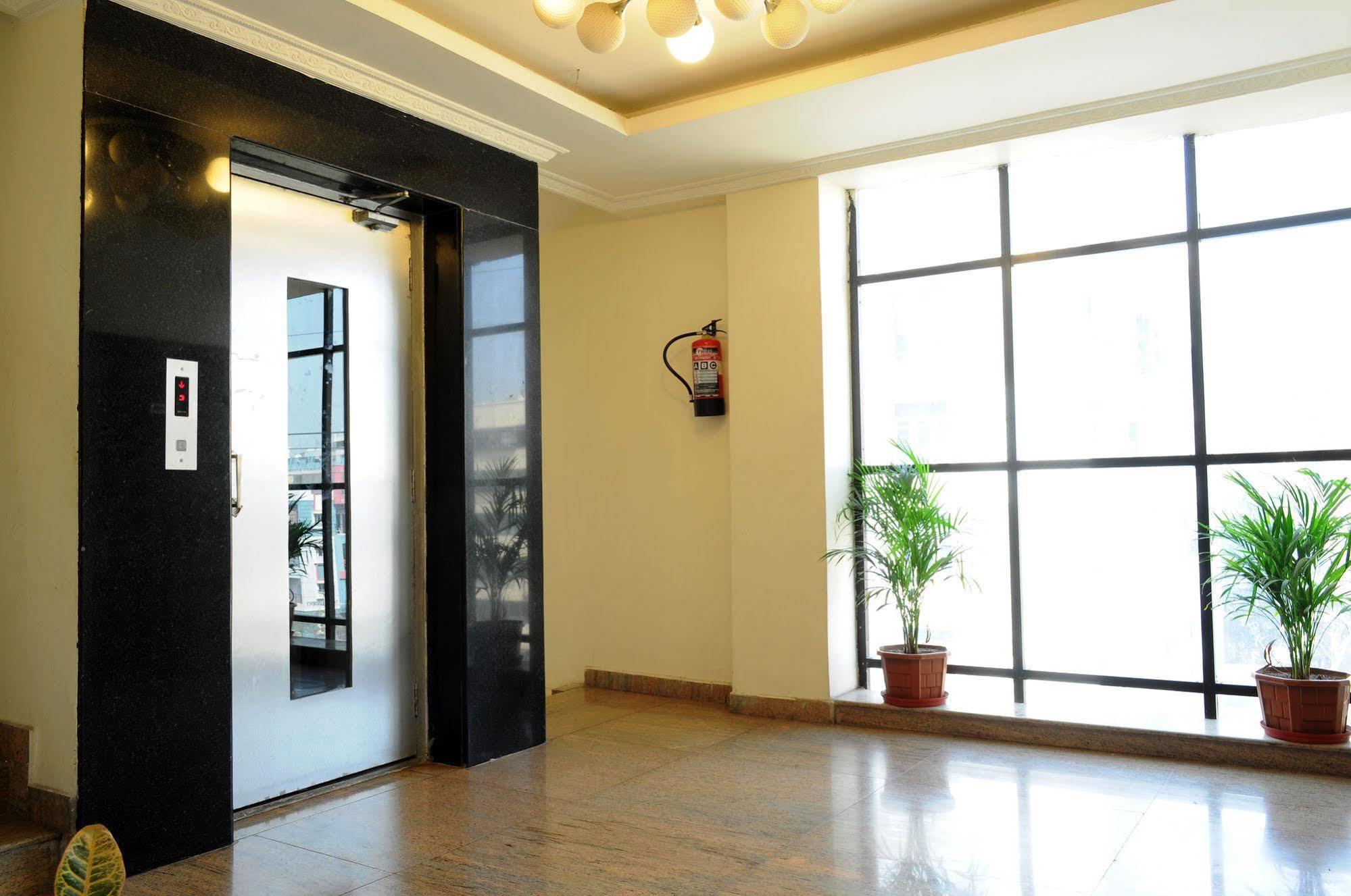 Oyo 17375 My Place Kondapur Hicc حيدر أباد المظهر الخارجي الصورة