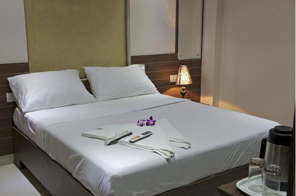 Oyo 17375 My Place Kondapur Hicc حيدر أباد الغرفة الصورة